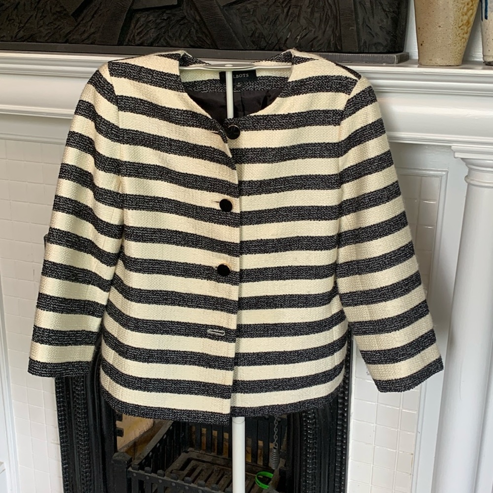 Talbots fully lined textured blazer. Worn about‎ 4x